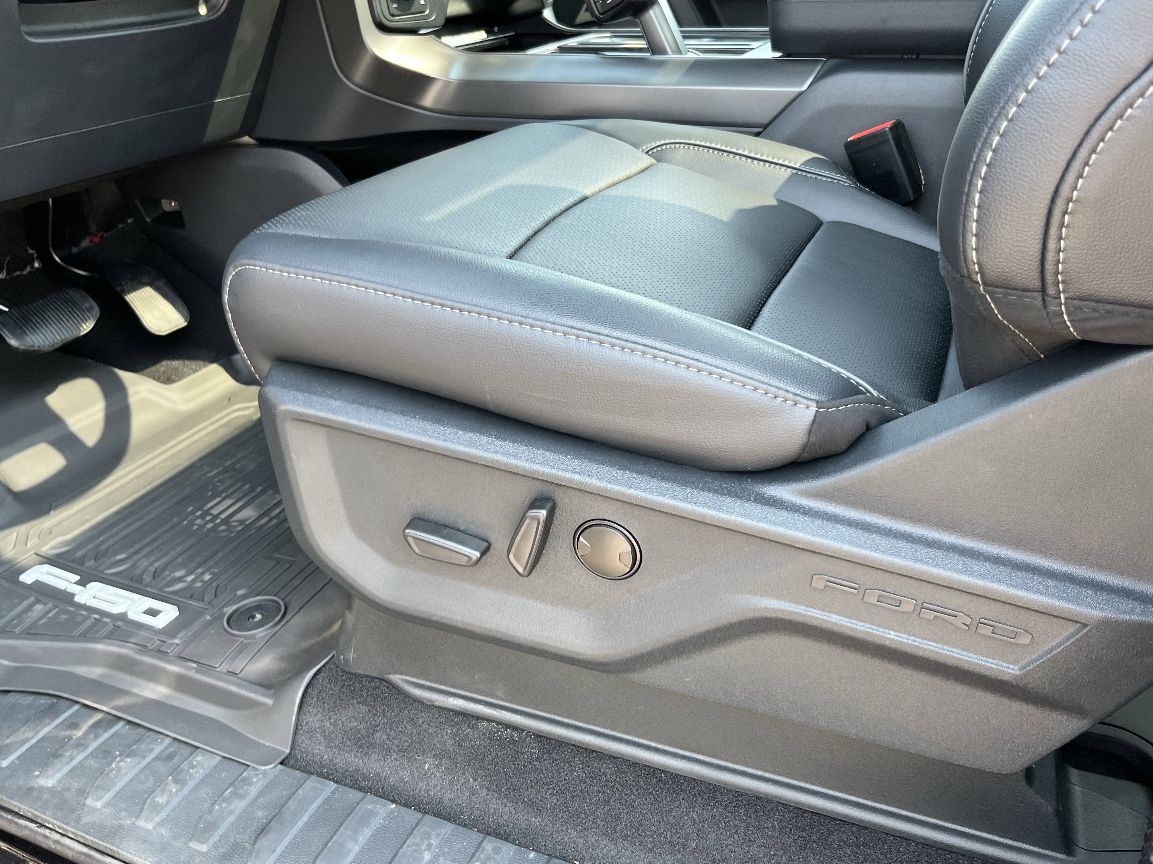 New 2025 Ford F150 Lariat w/ Equipment Group 501A Mid image 14