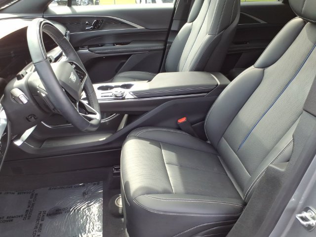 Used 2026 Cadillac Lyriq Luxury AWD/4WD image 5