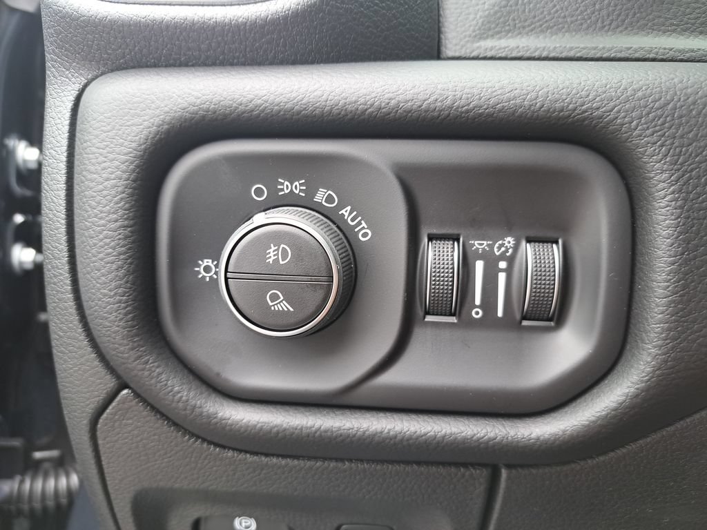 New 2026 RAM 1500 Laramie AWD/4WD image 25