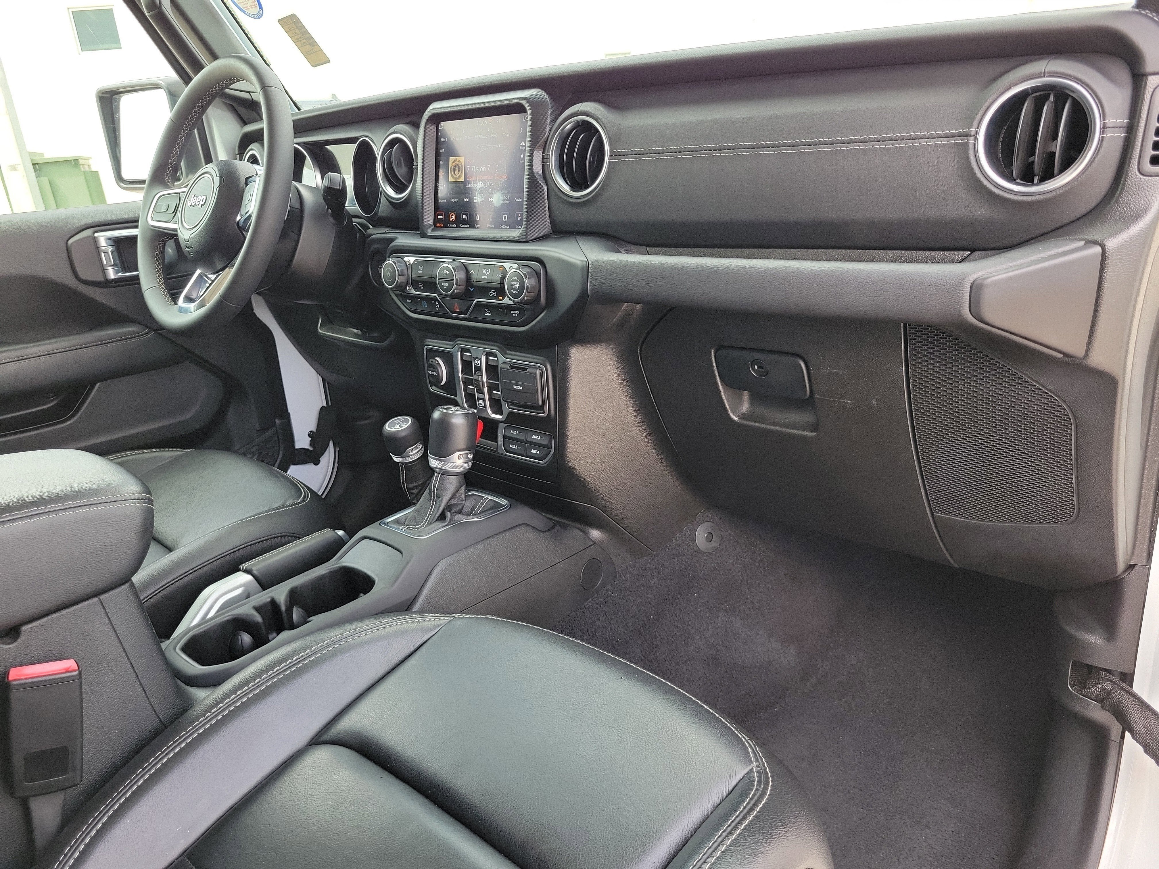 Used 2023 Jeep Wrangler Unlimited Sahara AWD/4WD image 18