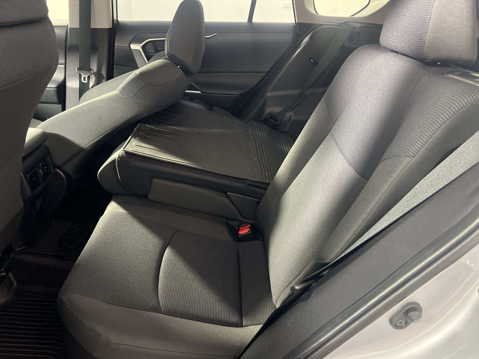 Used 2022 Toyota RAV4 LE AWD/4WD image 26