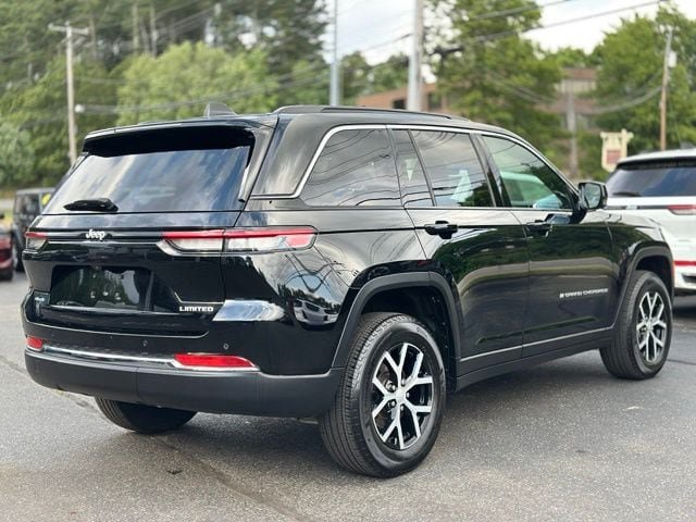 Used 2025 Jeep Grand Cherokee Limited AWD/4WD image 5