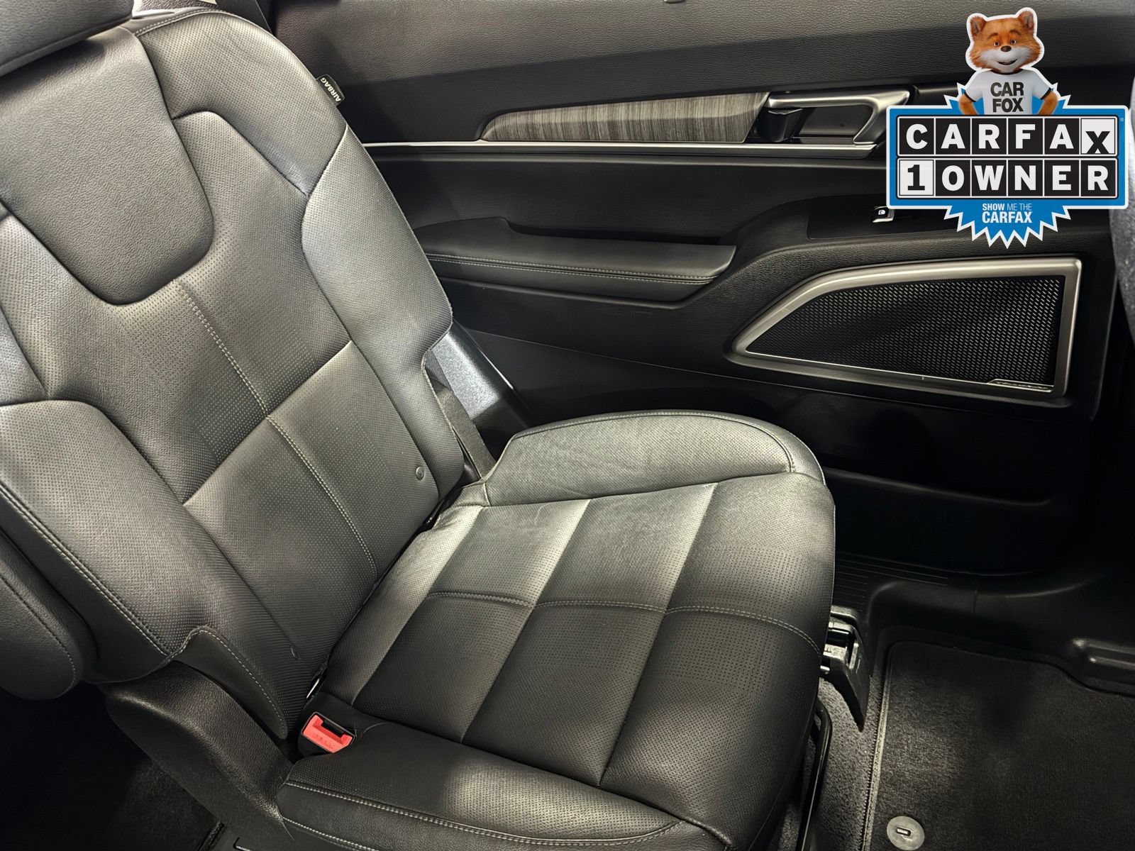 Used 2023 Kia Telluride EX w/ EX Captain's Chair Package FWD image 35