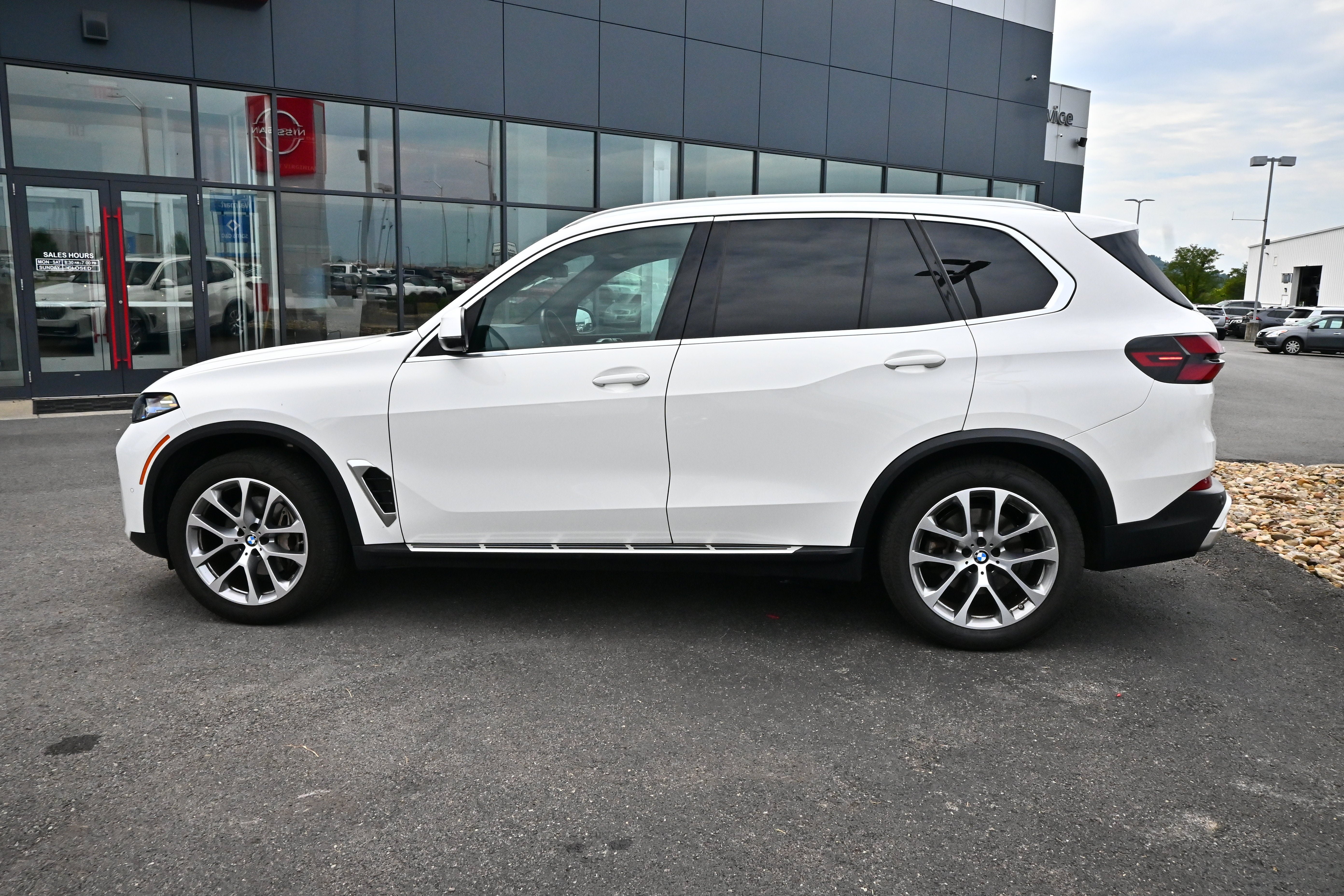 Used 2026 BMW X5 xDrive40i AWD/4WD image 5