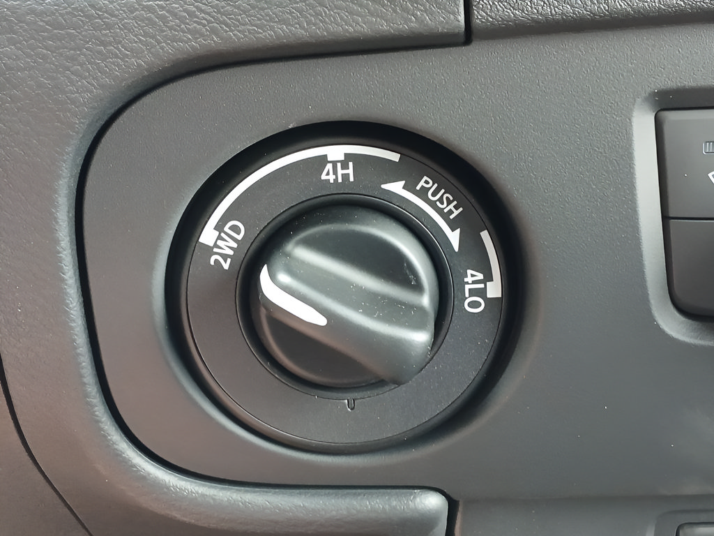 Used 2025 Nissan Frontier PRO-4X AWD/4WD image 26