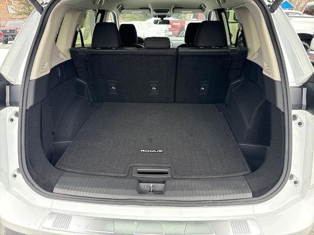Certified 2025 Nissan Rogue SV image 16
