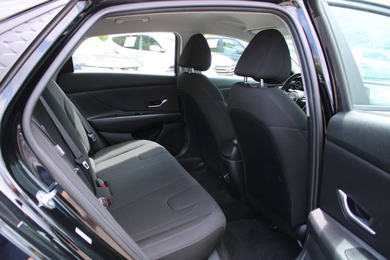 Used 2024 Hyundai Elantra SEL FWD image 28