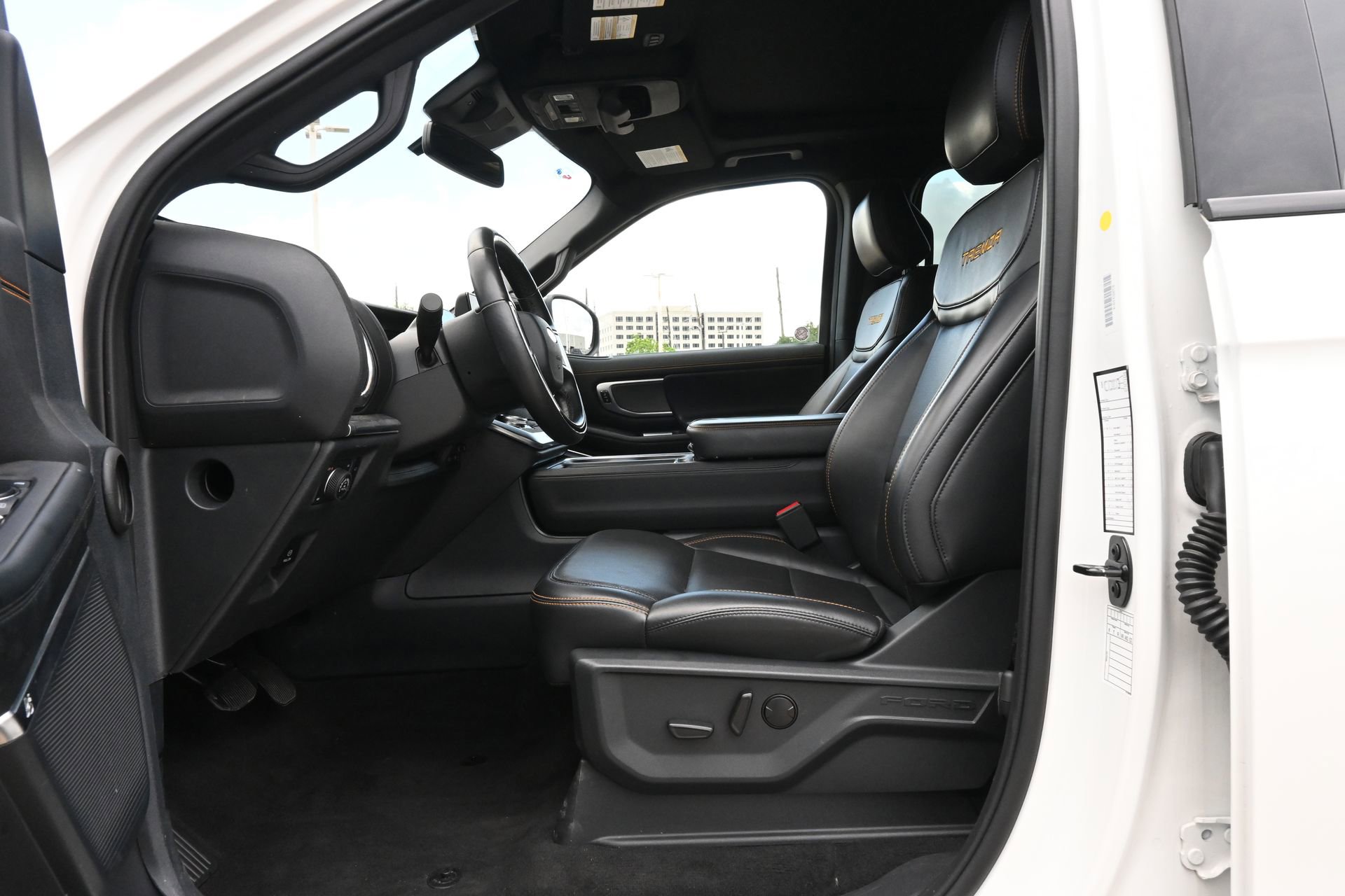 Used 2025 Ford Expedition Tremor AWD/4WD image 18