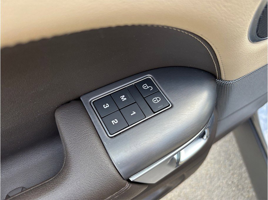 Used 2020 Land Rover Range Rover Sport SE image 26