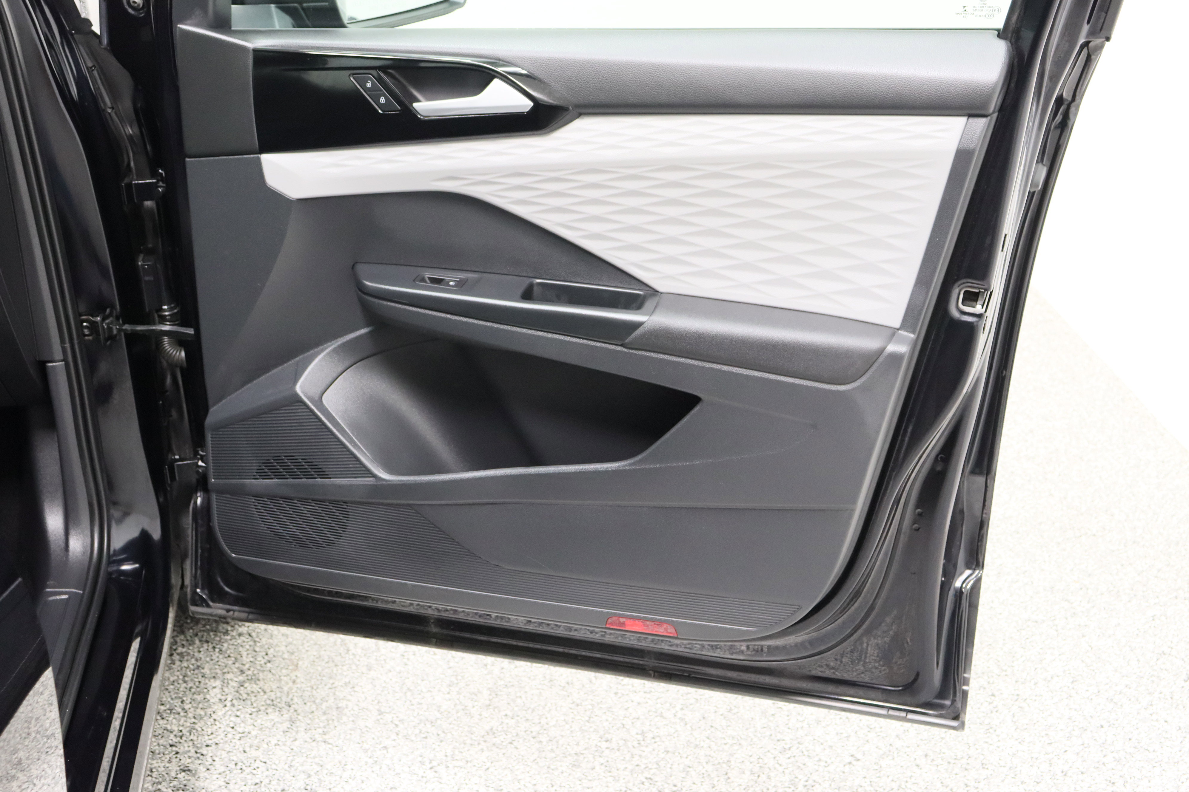 Used 2022 Volkswagen Taos S image 32