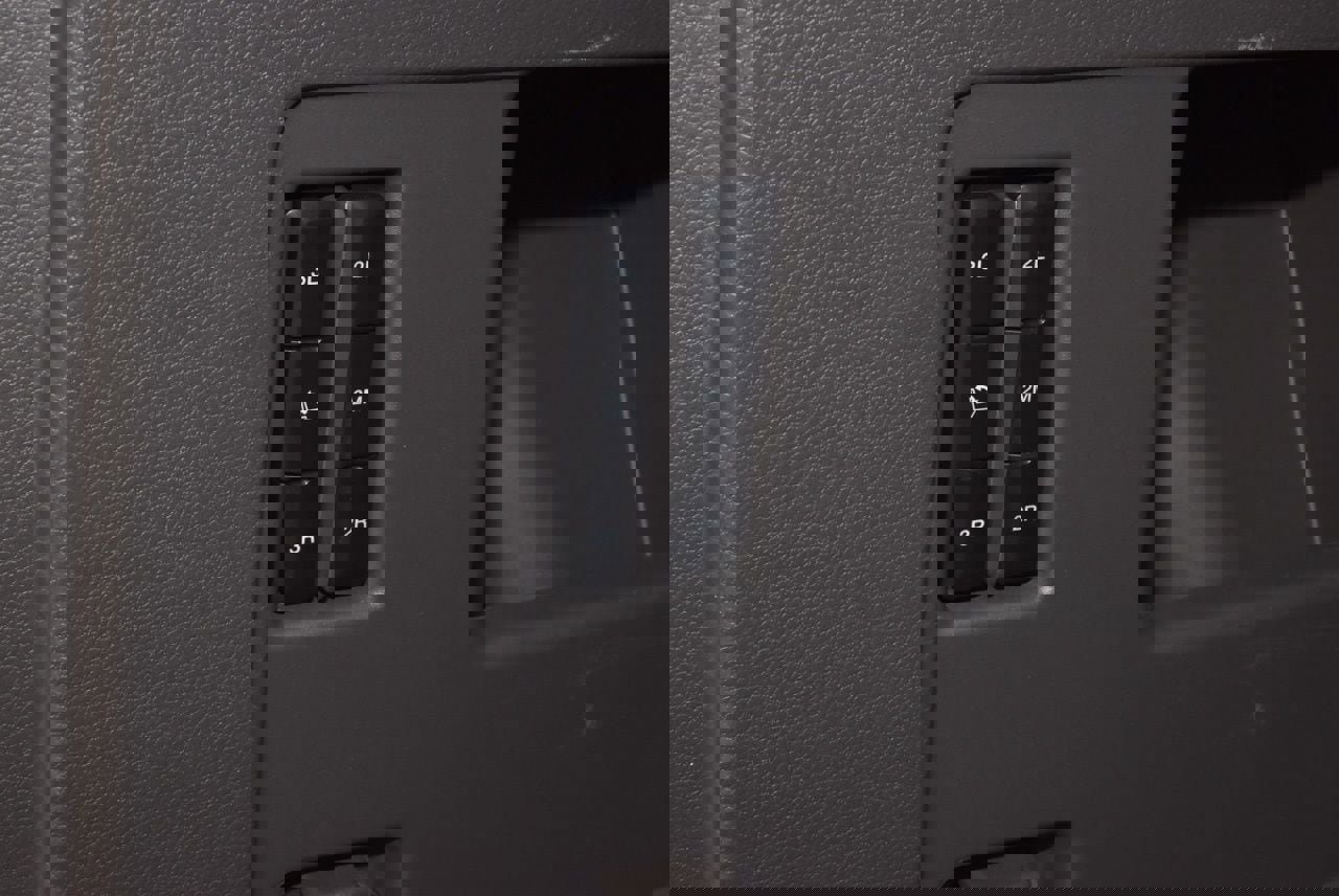 Used 2021 Ford Expedition Limited image 40