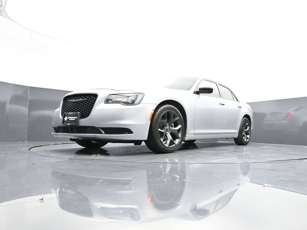 Used 2023 Chrysler 300 Touring w/ Safetytec Plus Group RWD image 48