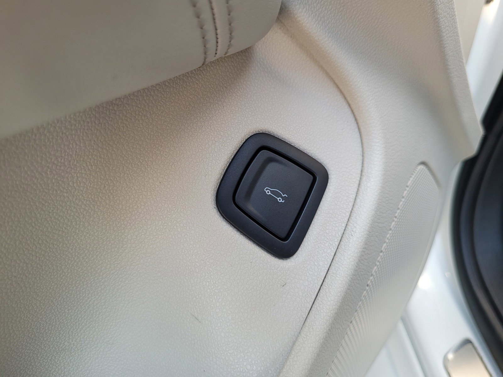 Used 2020 Cadillac CT4 Premium Luxury image 25