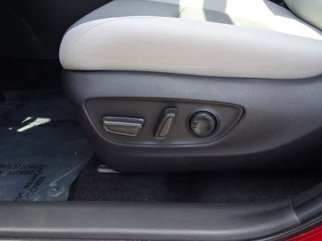 Used 2025 Toyota RAV4 XLE w/ Convenience Package AWD/4WD image 17