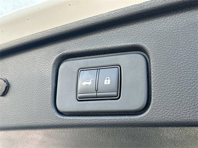 Used 2025 Nissan Pathfinder SV image 13