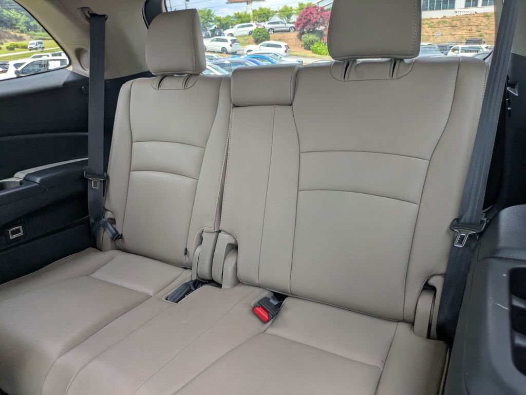 Used 2021 Honda Pilot Touring image 15
