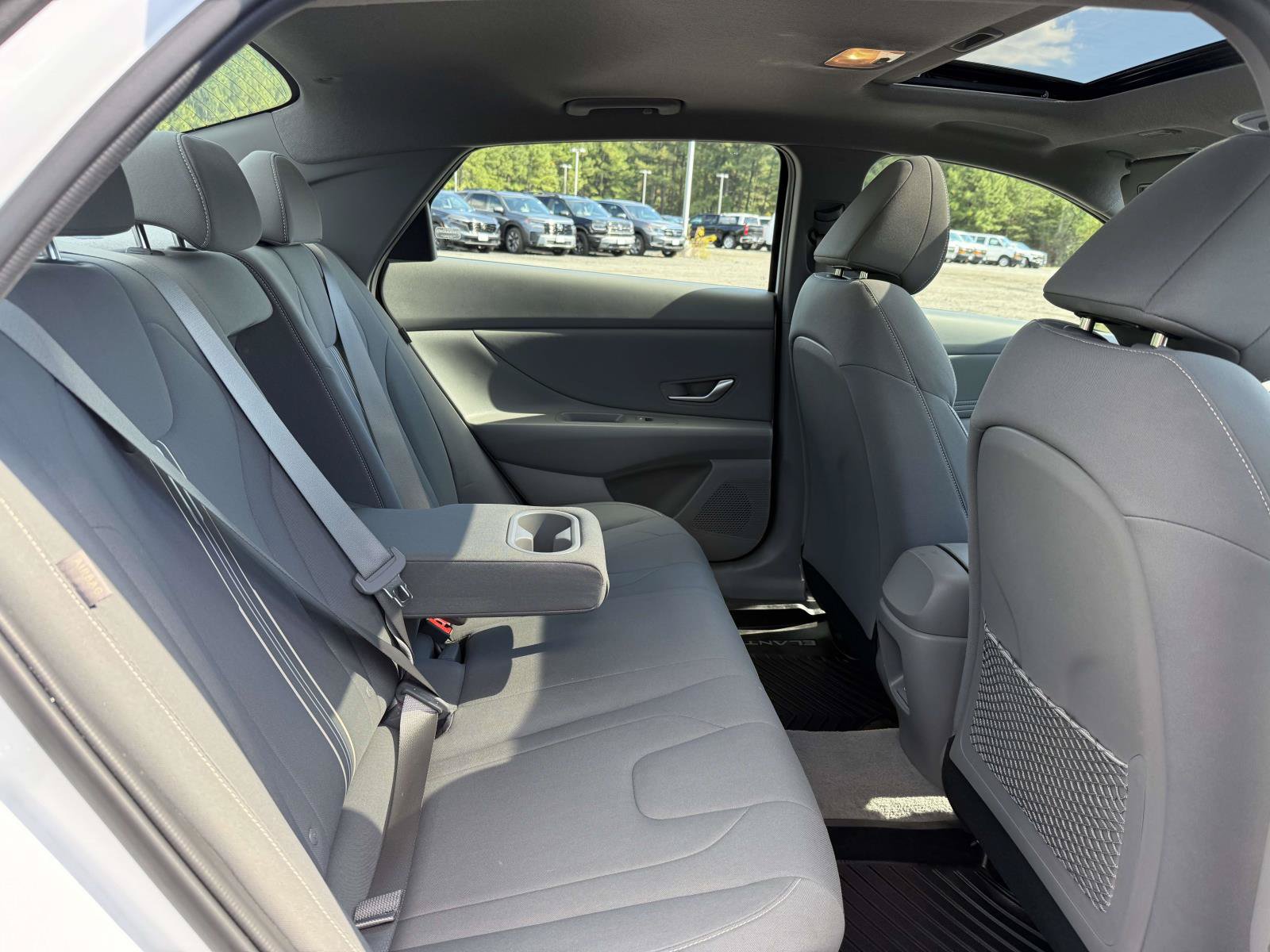 Used 2024 Hyundai Elantra SEL w/ Convenience Package FWD image 16