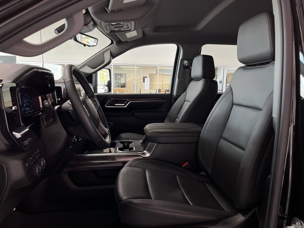 Used 2025 Chevrolet Silverado 2500 LTZ w/ LTZ Plus Package image 13