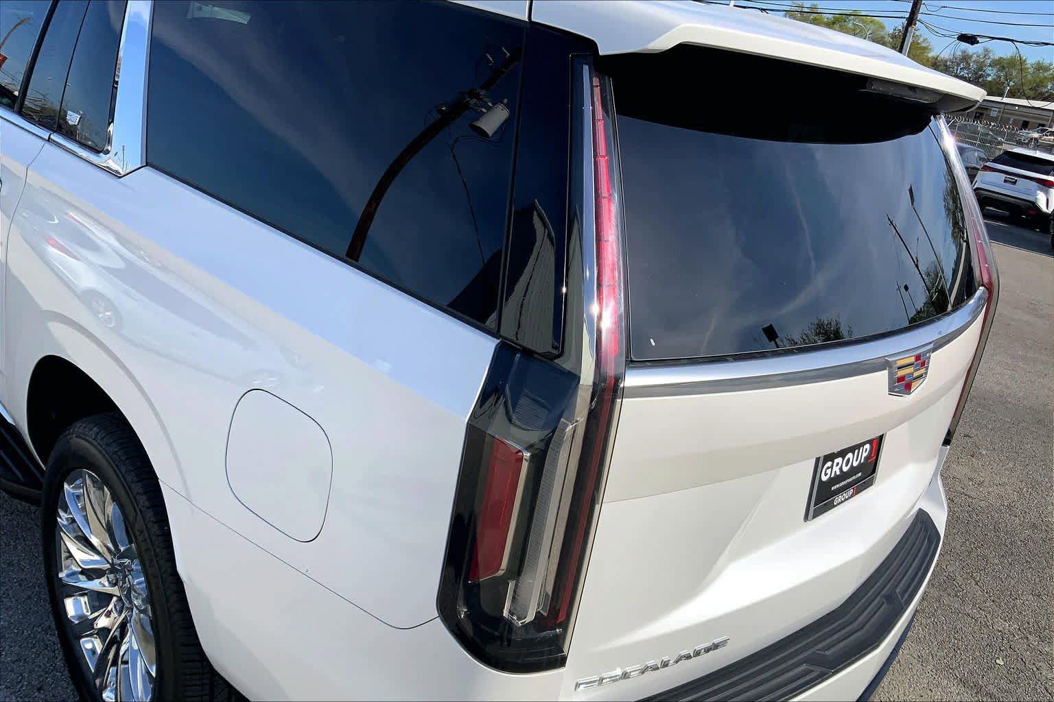 Used 2021 Cadillac Escalade ESV Premium Luxury w/ LPO, Illumination Package RWD image 29