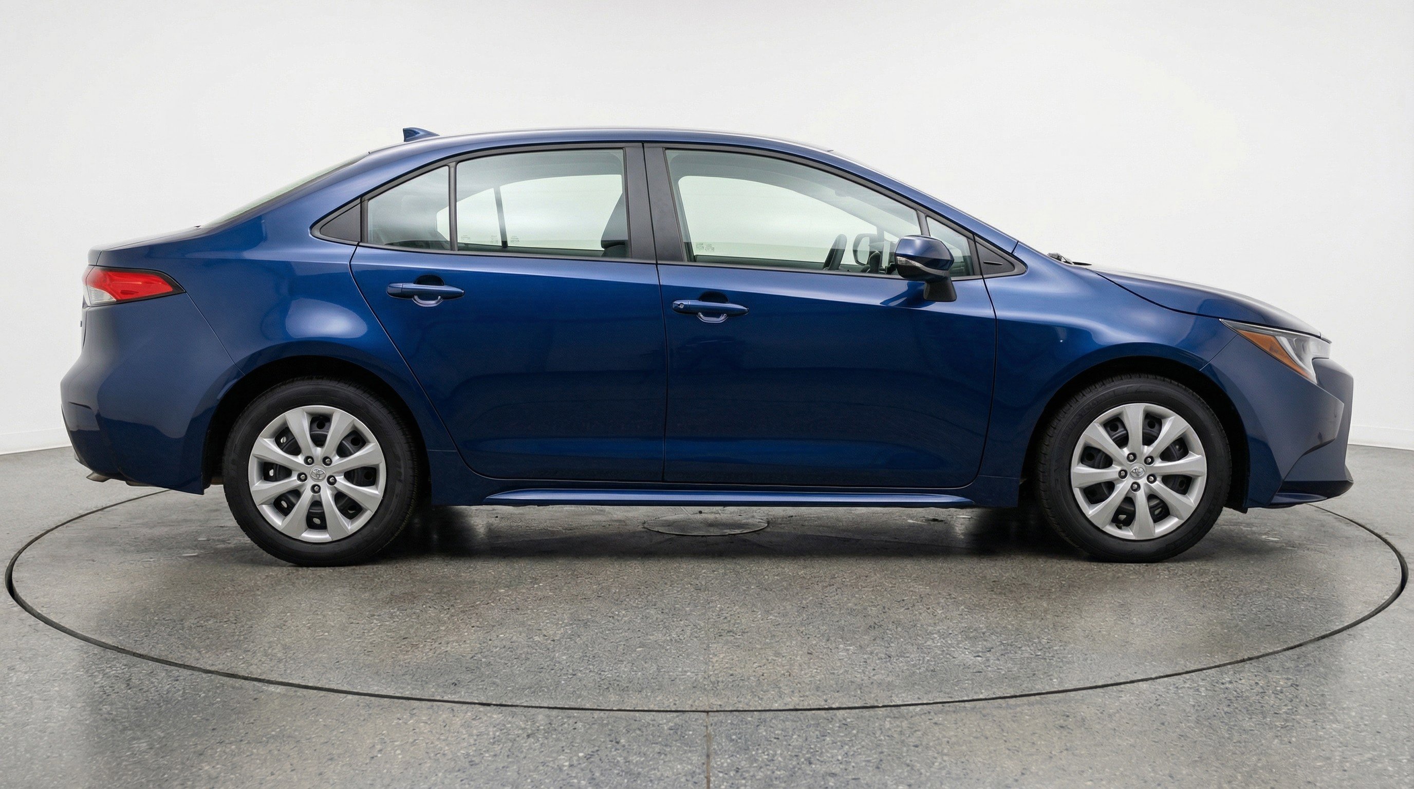 Used 2025 Toyota Corolla LE FWD image 11