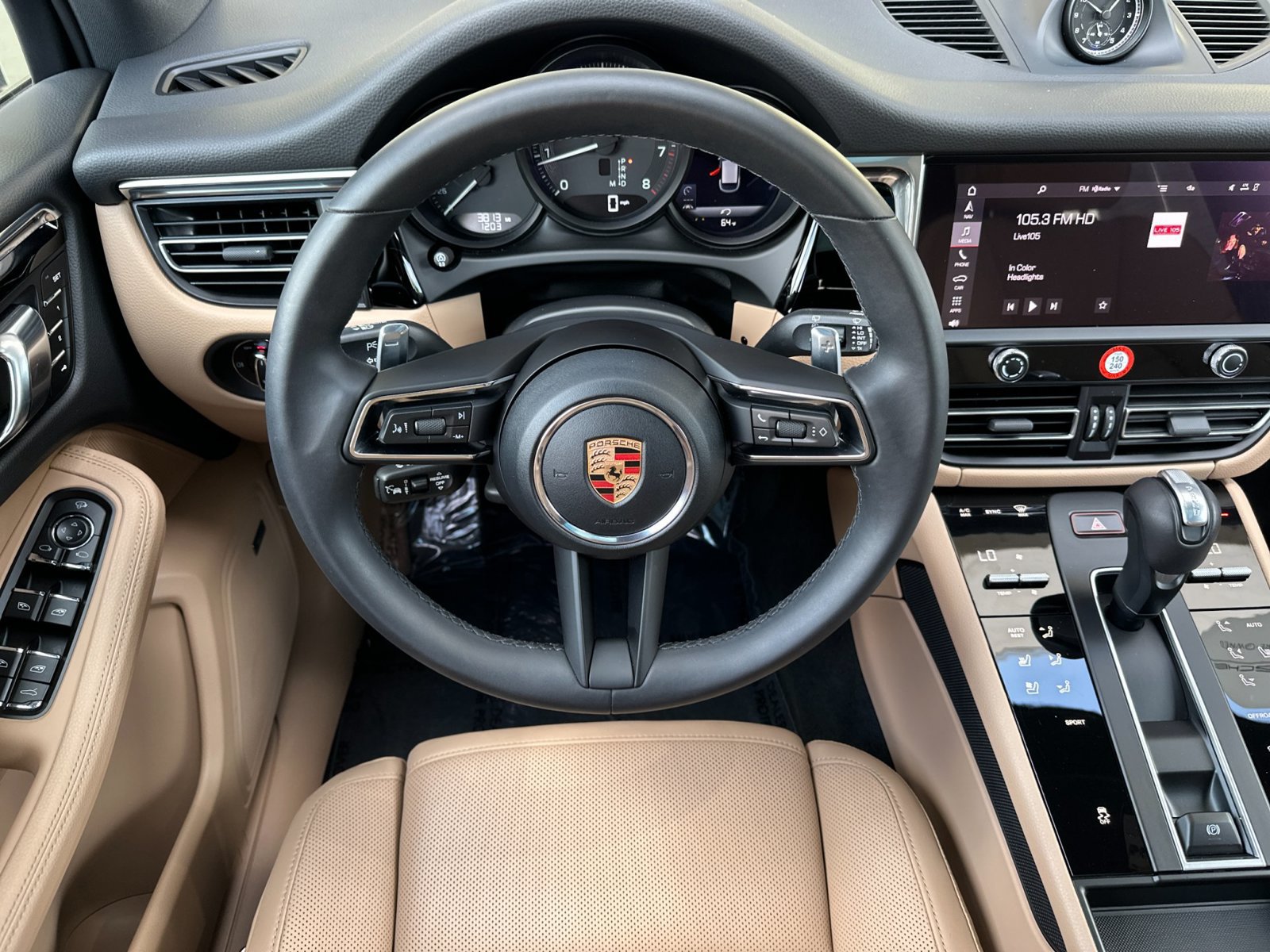 Certified 2026 Porsche Macan AWD/4WD image 16