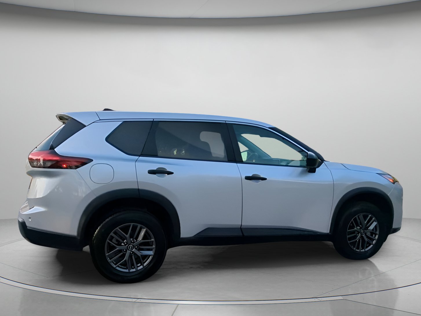 Used 2024 Nissan Rogue S FWD image 30