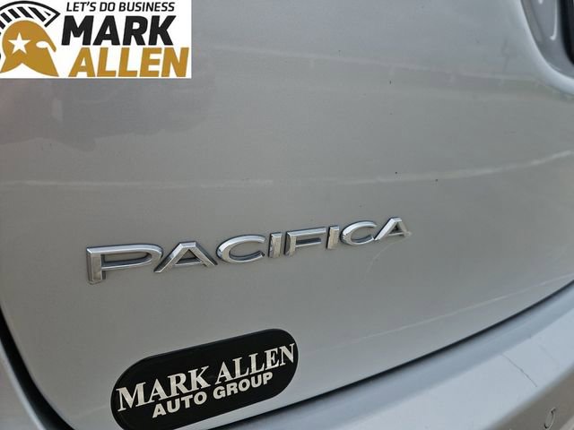 Used 2024 Chrysler Pacifica Touring-L FWD image 32