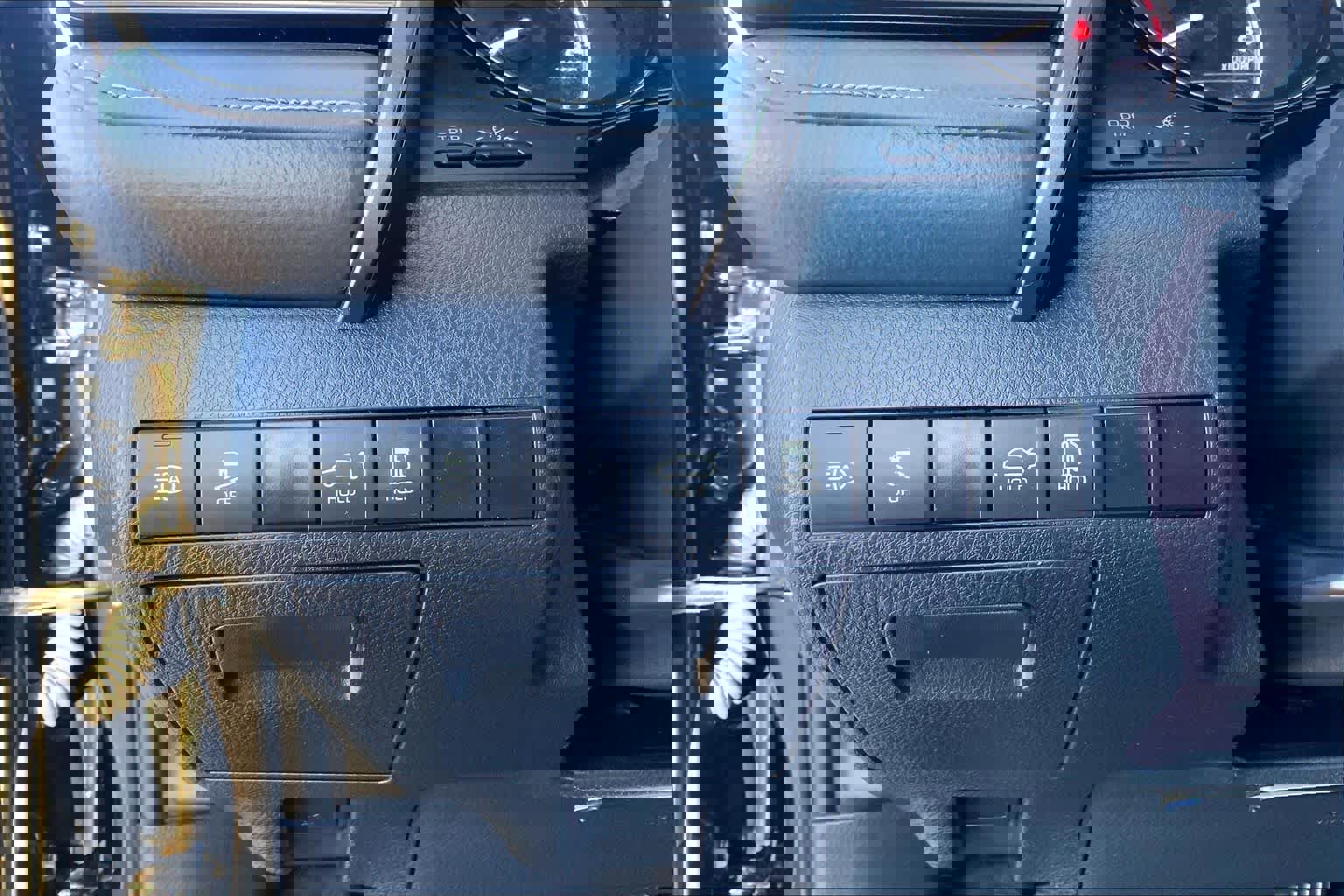 Used 2024 Toyota Camry SE image 32