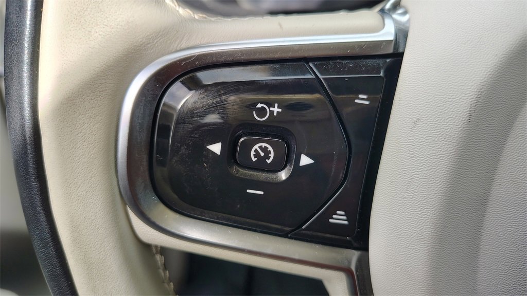 Certified 2023 Volvo XC60 B5 Plus w/ Climate Package image 15