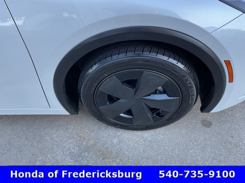 Used 2026 Toyota Prius LE FWD image 12