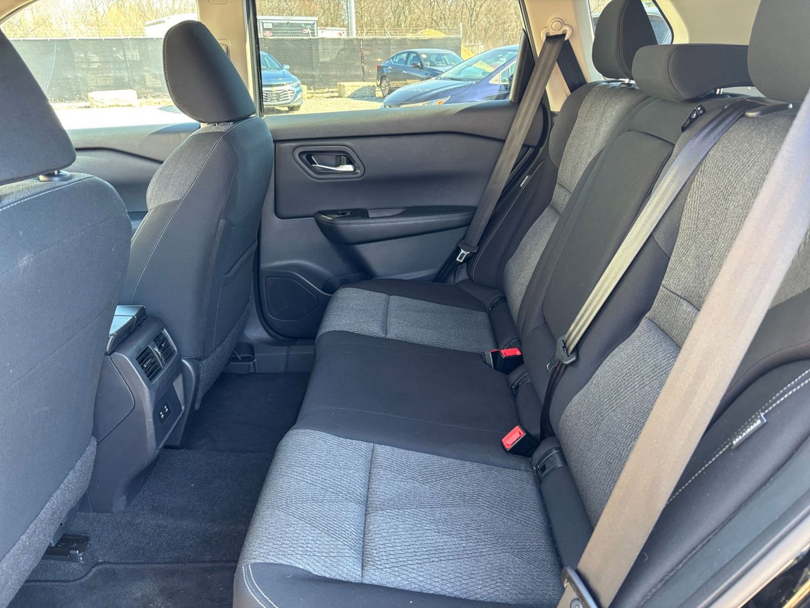 Used 2025 Nissan Rogue SV FWD image 28
