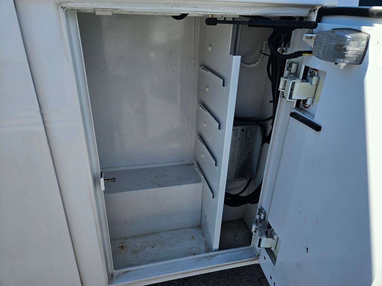 Used 2012 Ford E-350 and Econoline 350 Super Duty w/ PWR Locks & Windows Group image 22