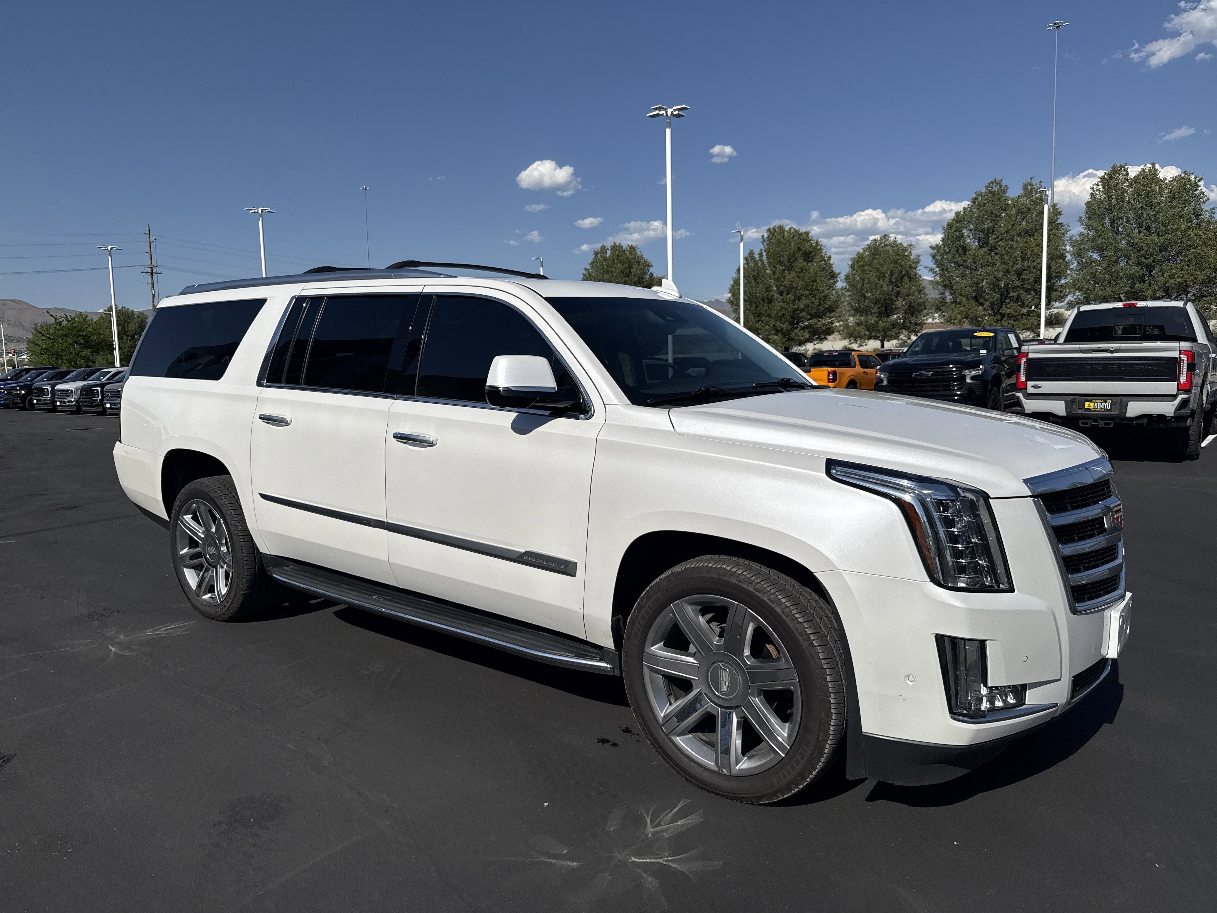 Used 2019 Cadillac Escalade ESV Luxury AWD/4WD image 7