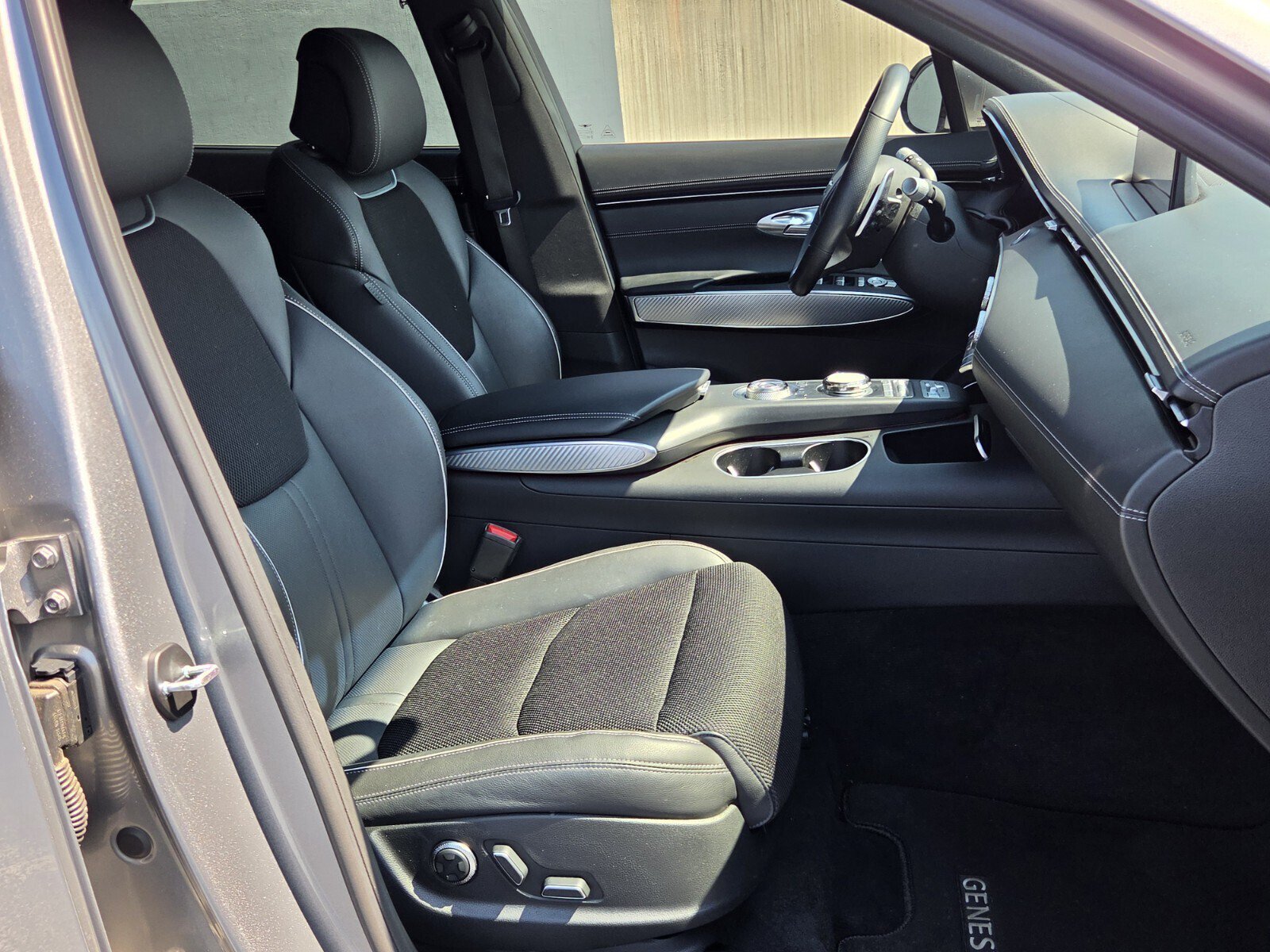 Used 2023 Genesis GV70 2.5T w/ Sport Prestige Package AWD/4WD image 19
