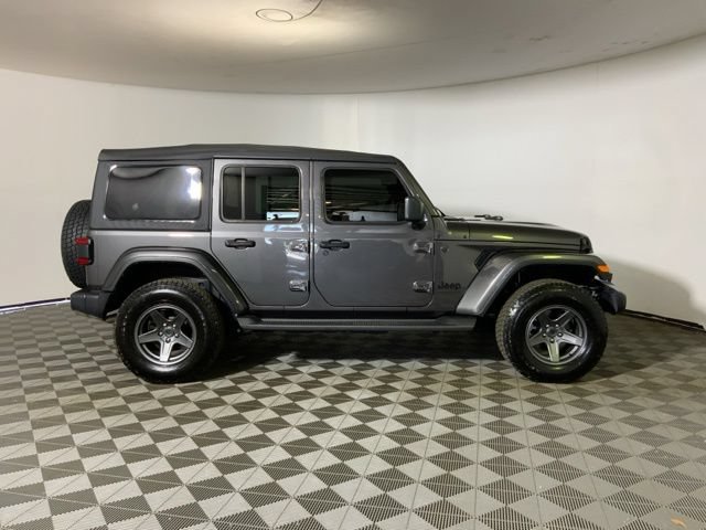 Used 2025 Jeep Wrangler Unlimited Sahara w/ Technology Group AWD/4WD image 4