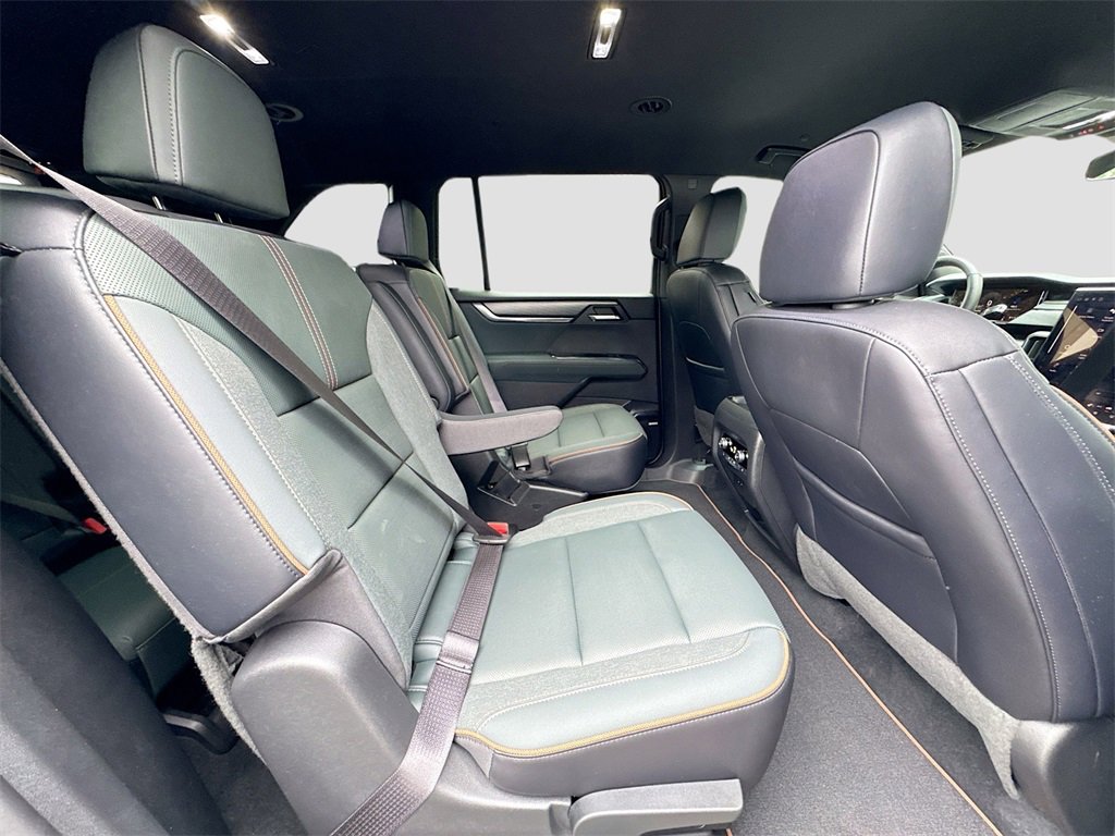 Used 2024 GMC Acadia AT4 w/ Luxury Package image 29