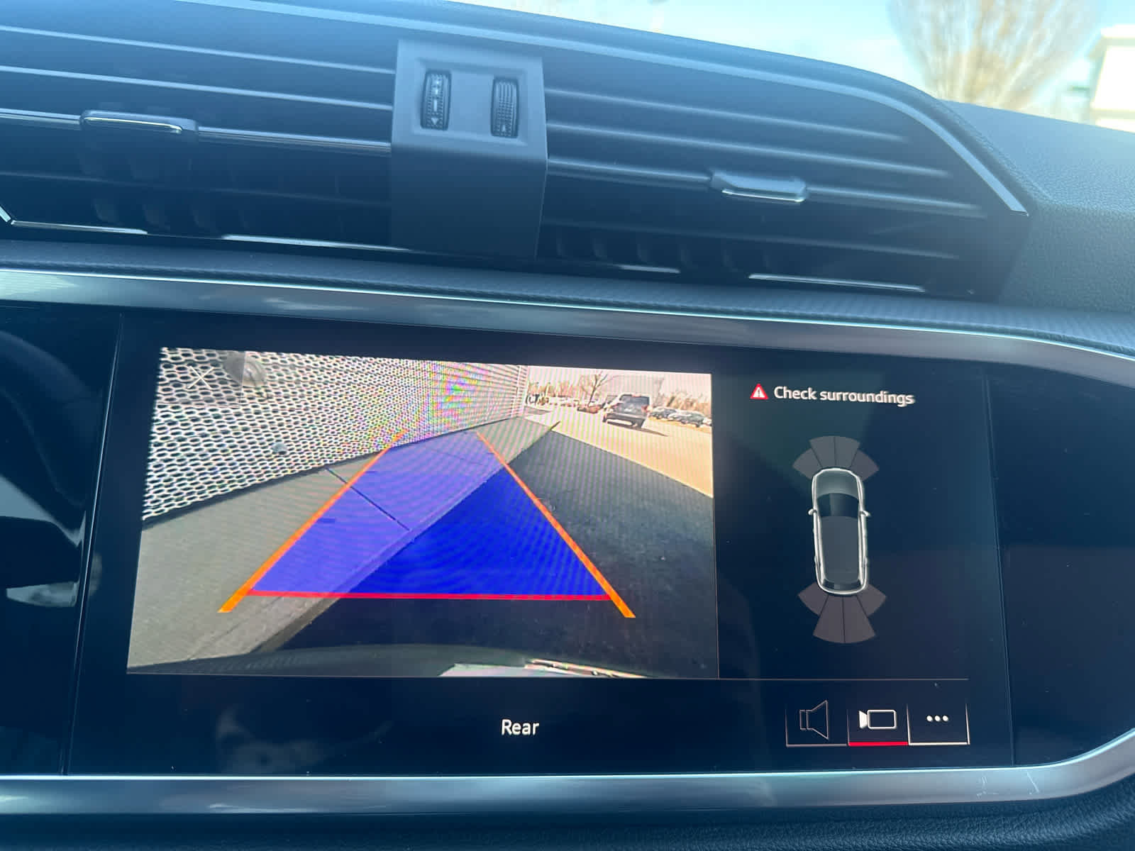 Used 2025 Audi Q3 2.0T Premium w/ Convenience Package image 13