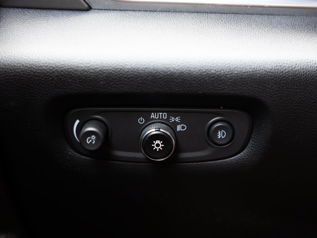 Used 2020 Chevrolet Traverse LT FWD image 26