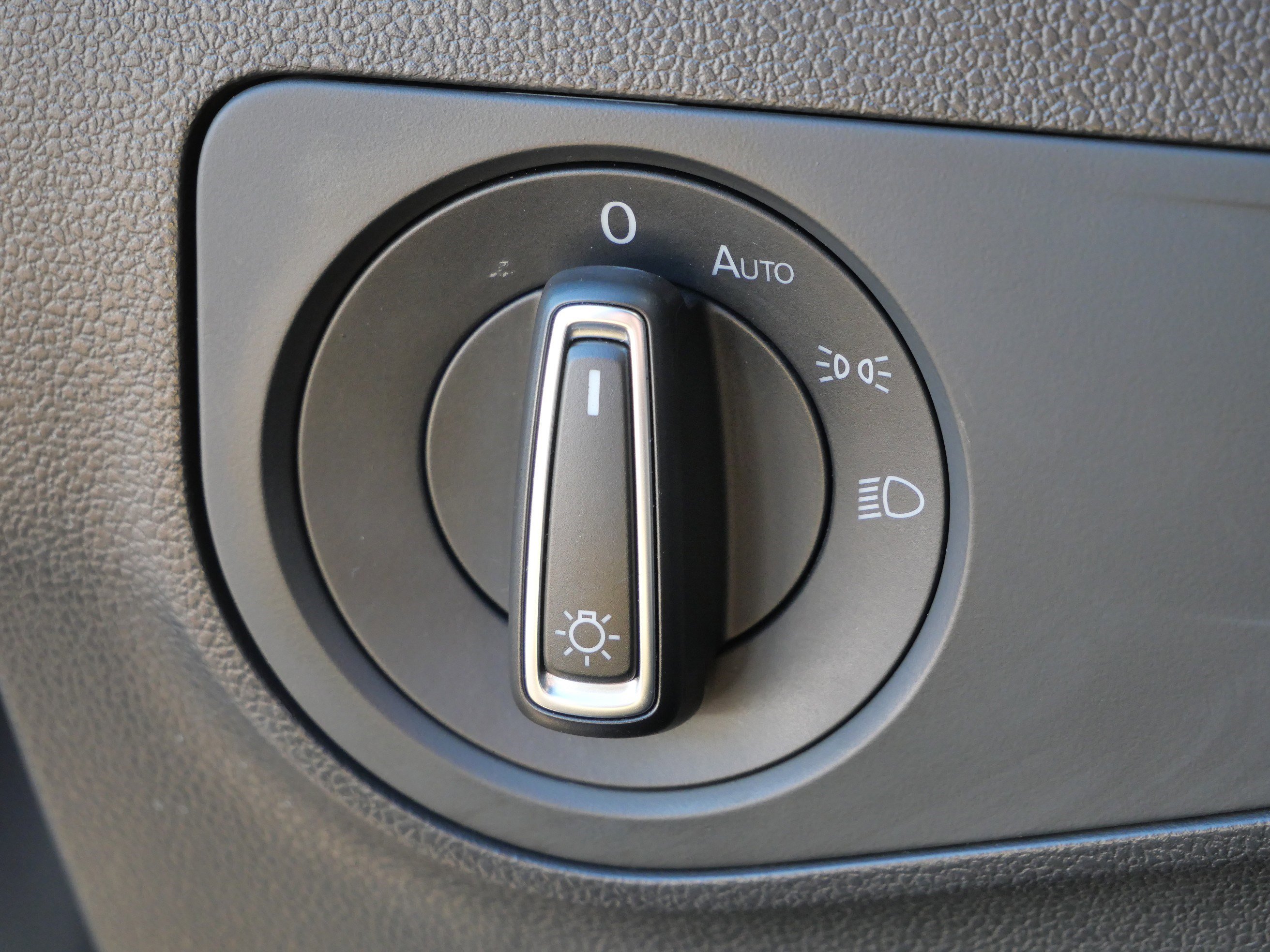 Certified 2023 Volkswagen Tiguan SE R-Line image 22