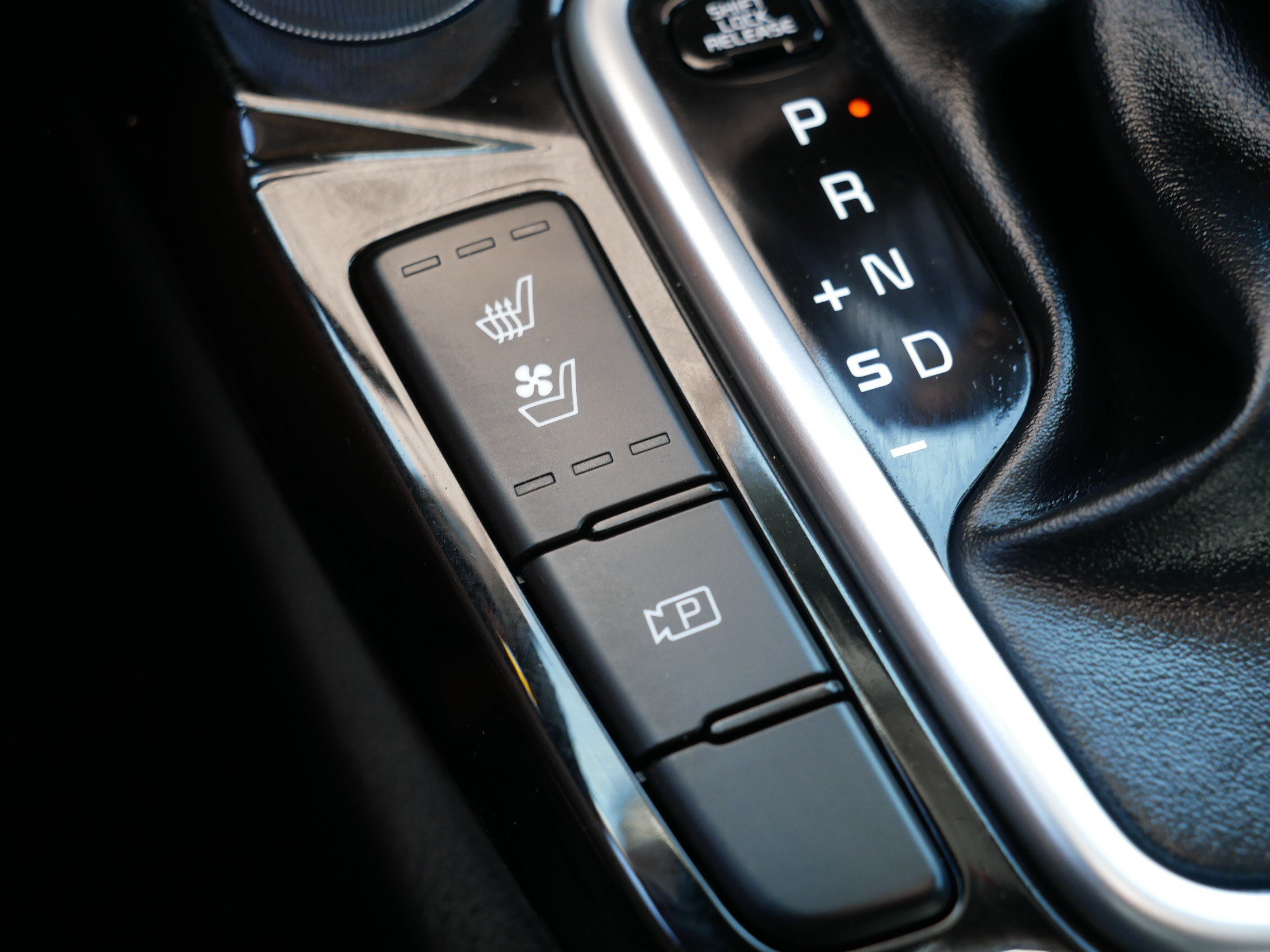 Certified 2024 Kia Seltos SX w/ SX Sunroof Package AWD/4WD image 32