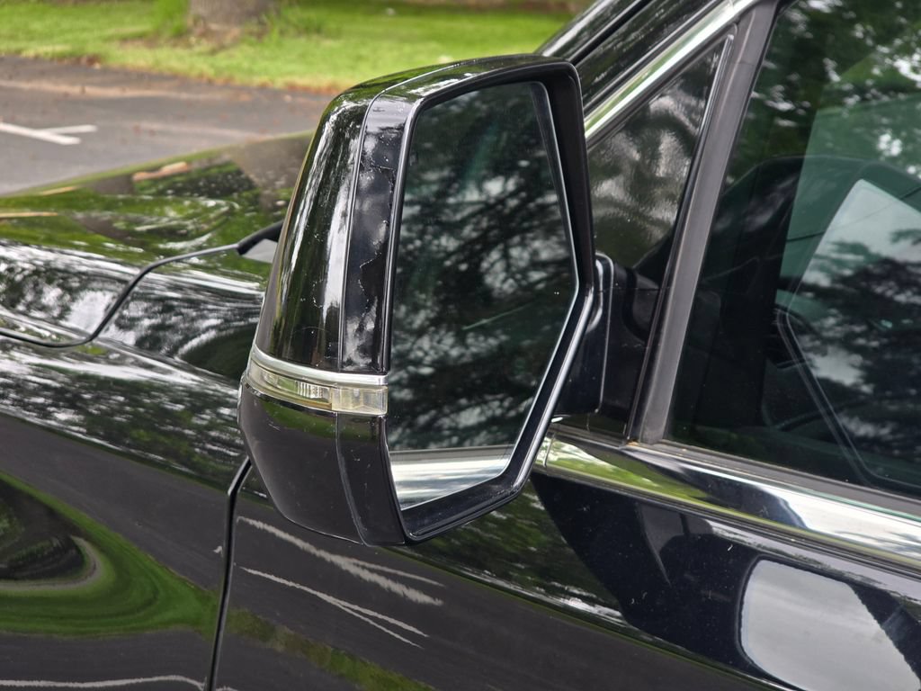 Used 2017 Cadillac Escalade Premium Luxury AWD/4WD image 12