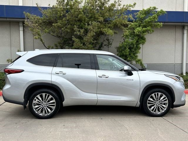 Used 2021 Toyota Highlander Platinum AWD/4WD image 3
