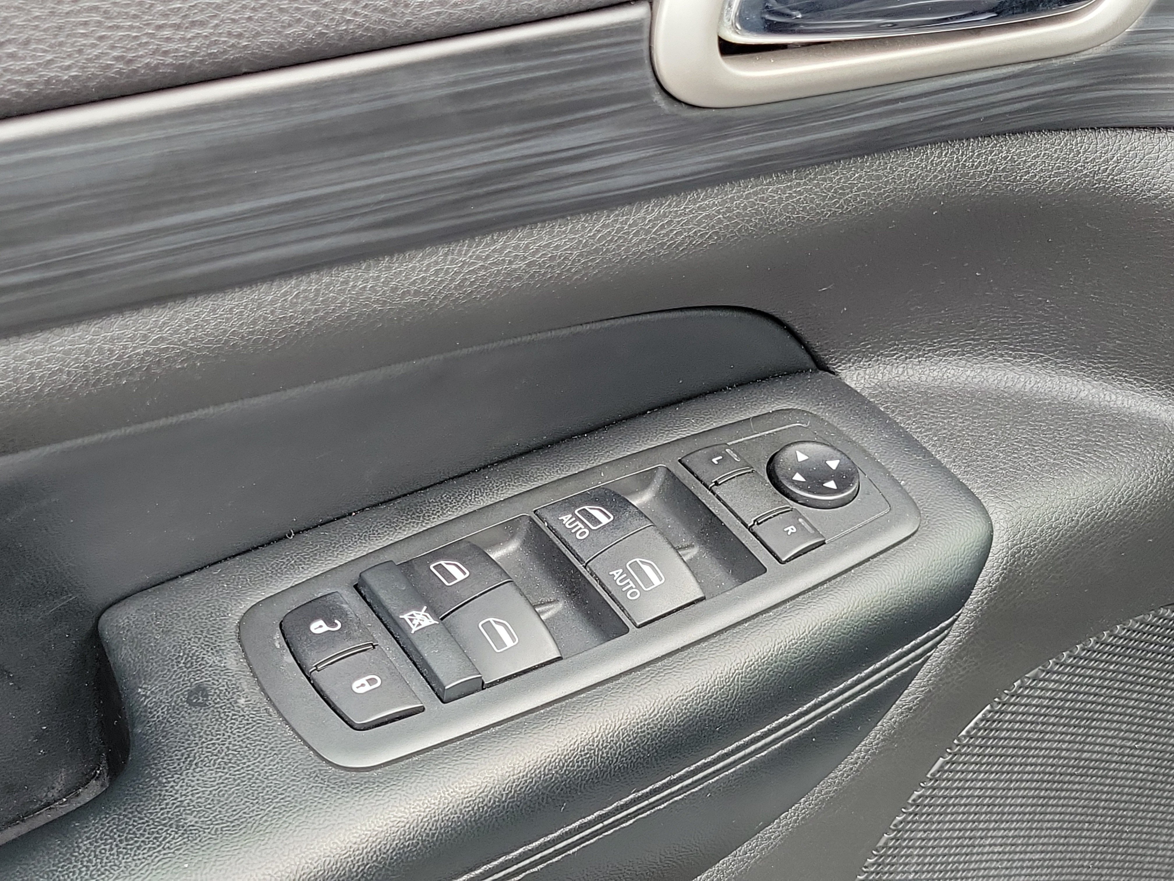 Used 2020 Jeep Grand Cherokee Altitude AWD/4WD image 24