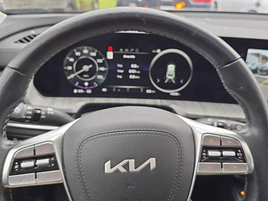 Used 2024 Kia Telluride SX Prestige w/ Towing Package image 22