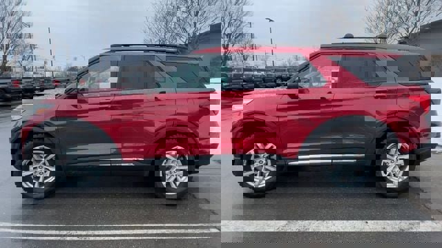 Used 2021 Ford Explorer XLT w/ Equipment Group 202A image 5