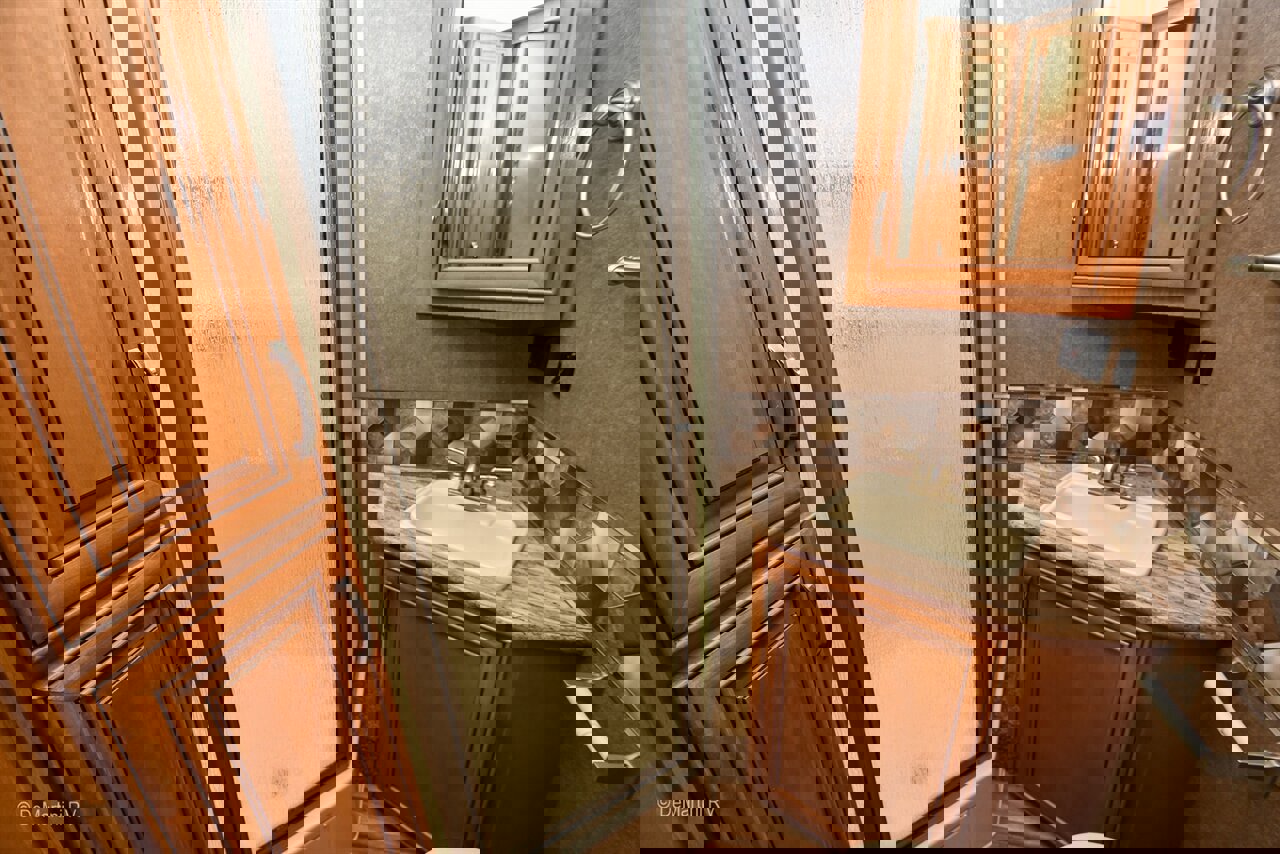 Used 2016 Ford E-450 and Econoline 450 Super Duty w/ Motorhome Prep Package RWD image 6