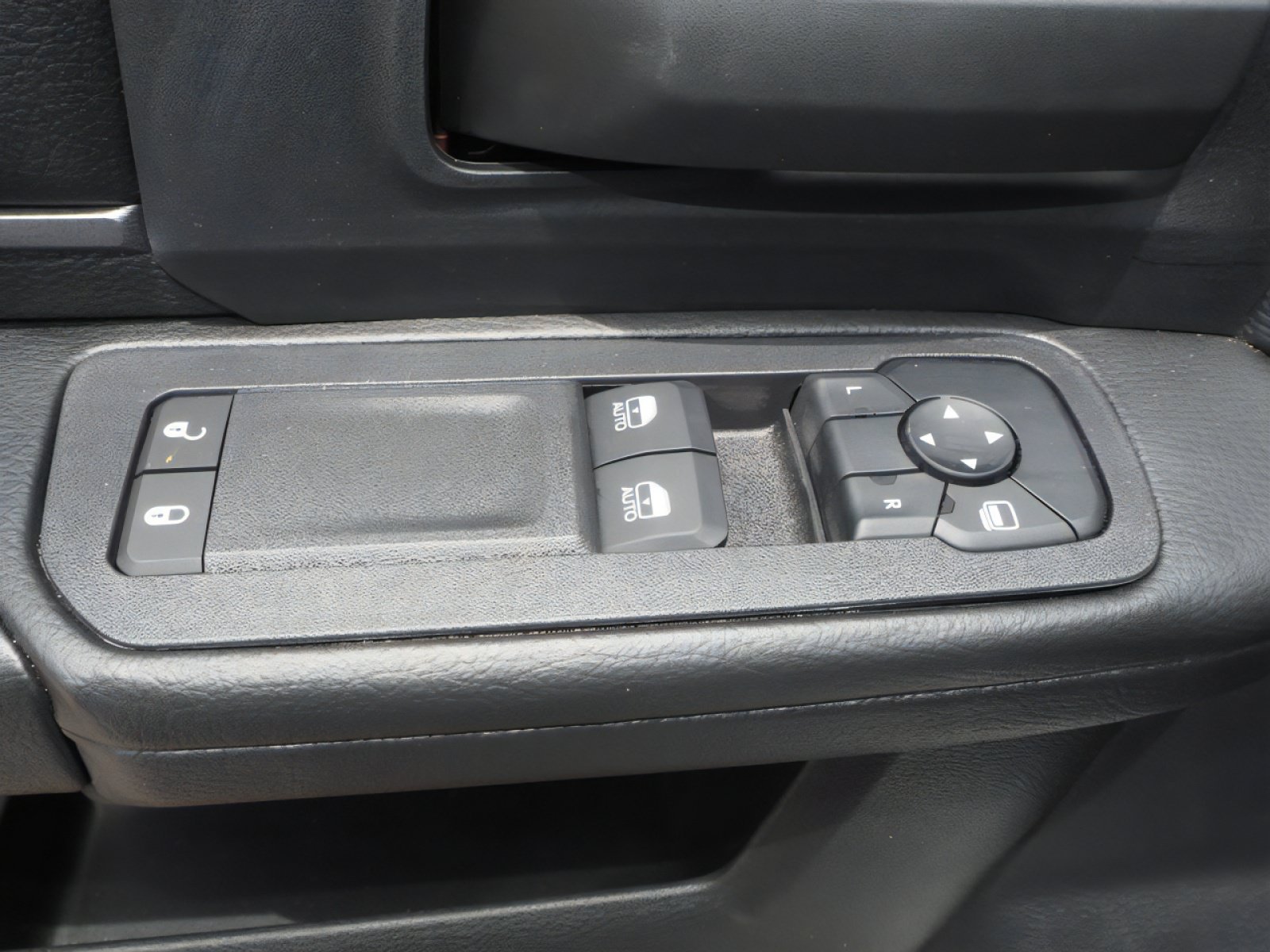 New 2025 RAM 3500 Tradesman AWD/4WD image 17