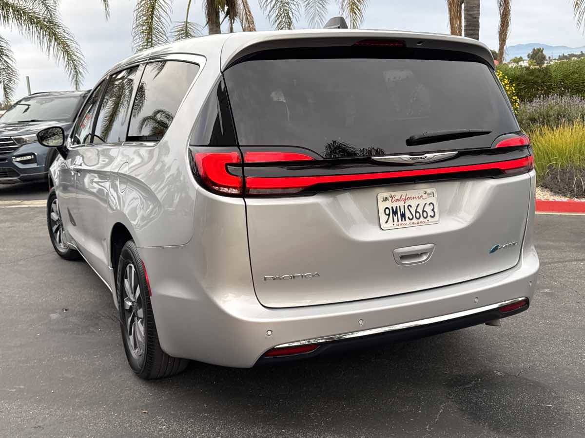 Used 2024 Chrysler Pacifica Select FWD image 14