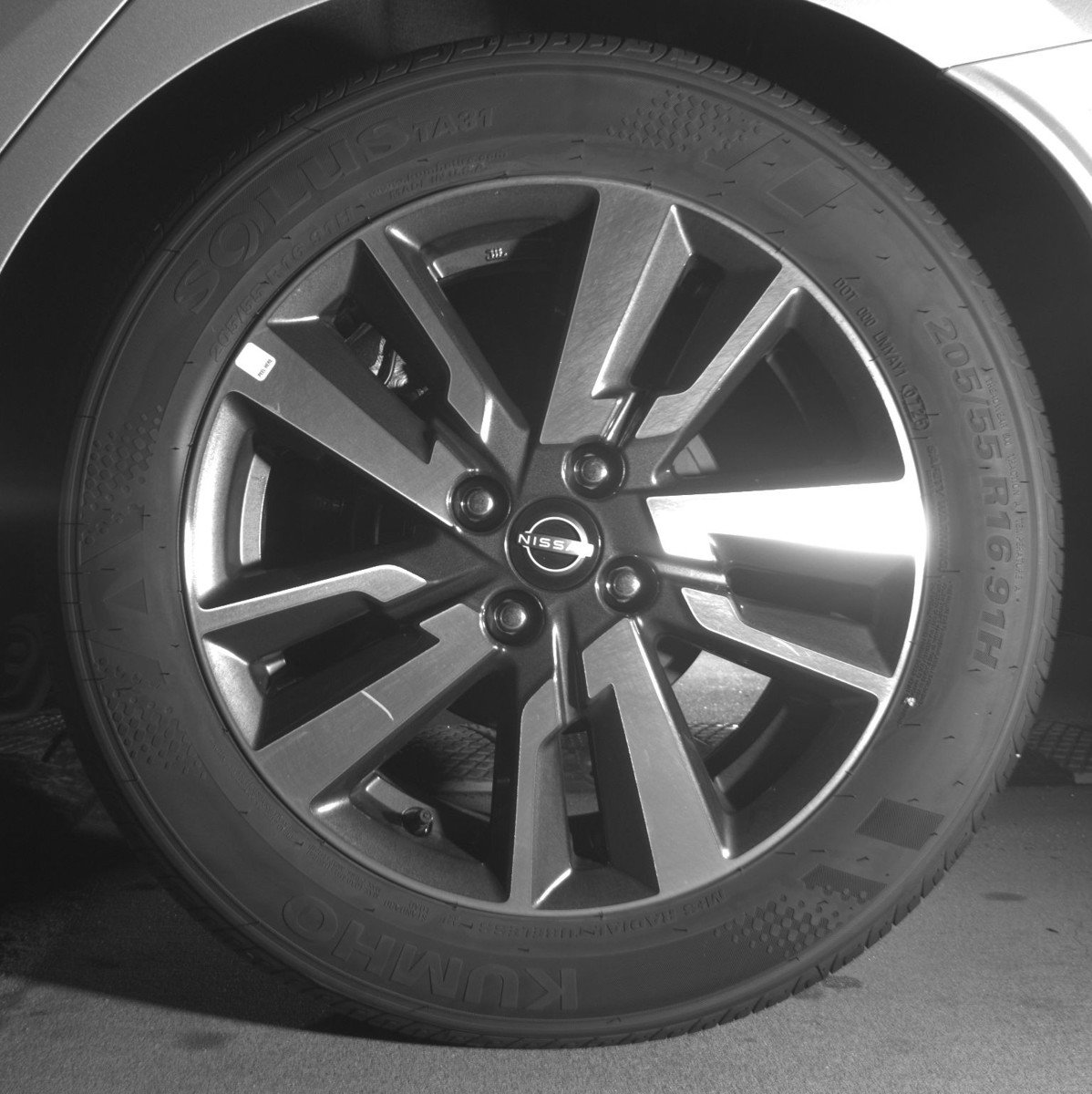 Used 2025 Nissan Versa SV image 14