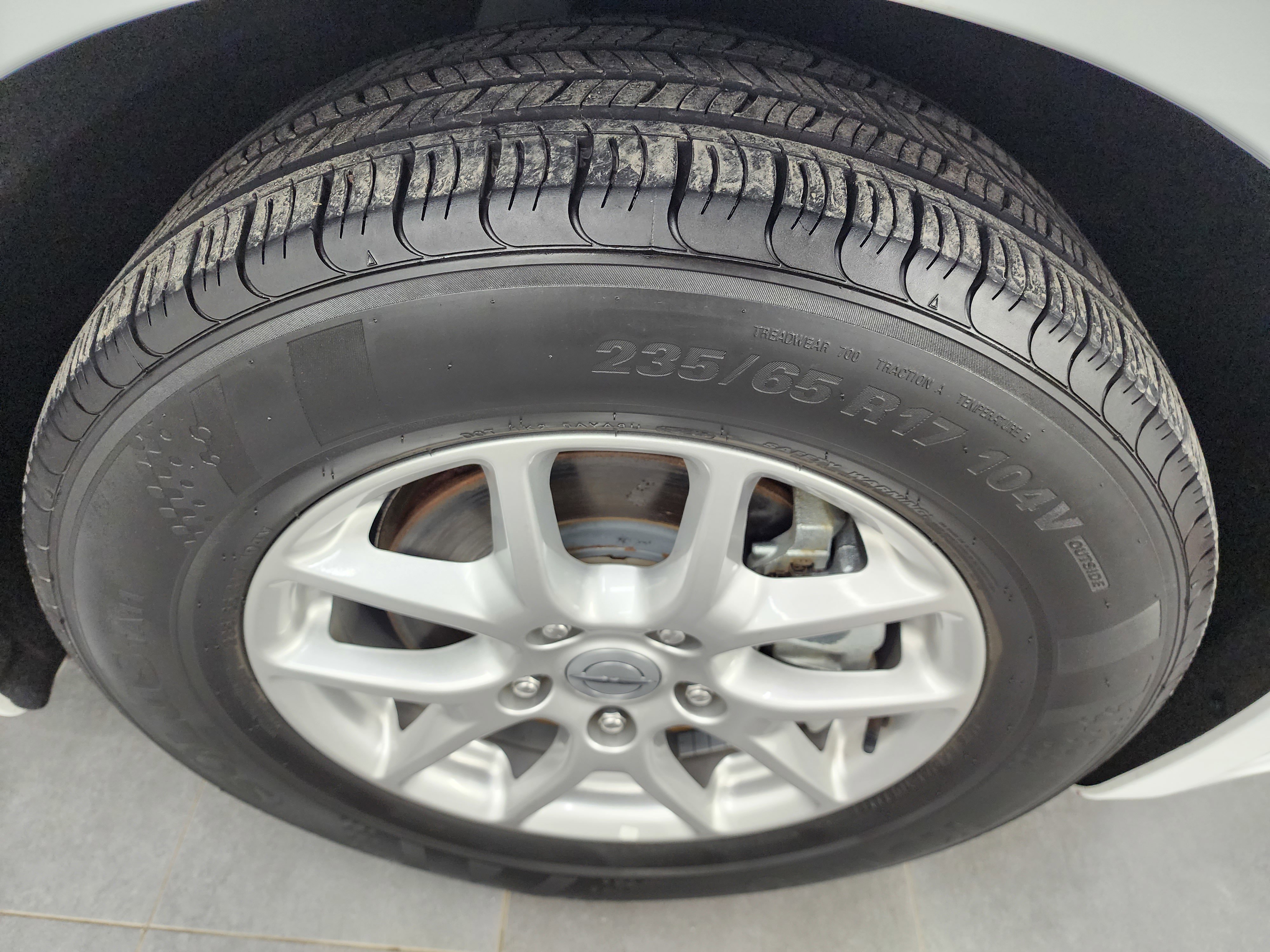 Used 2024 Chrysler Pacifica Touring-L FWD image 3